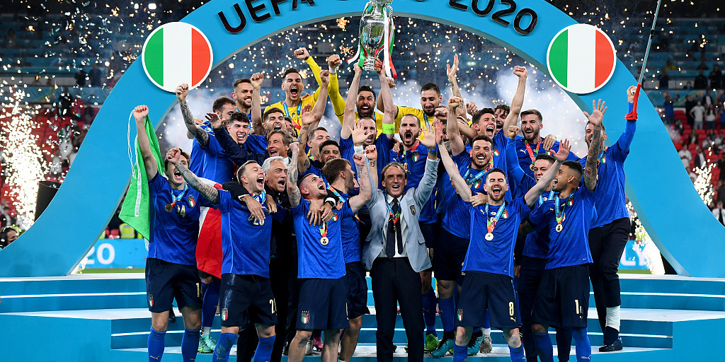 无悬念！C罗夺2017年欧洲金球奖 5次获奖追平梅西五大联赛最新赛程比分直播_英超/西甲/意甲/德甲/法甲全追踪