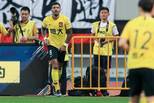 中超-恒大2-0上港 保利尼奥破门场边庆祝