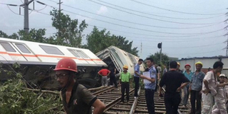 武汉地铁测试发生翻车 车厢脱轨扭曲倾覆