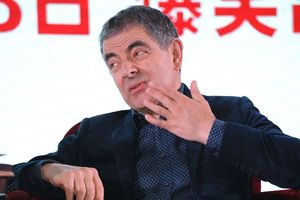 表情包大放送!63岁"憨豆"罗温·艾金森搞怪不停