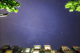 天和核心舱过境 天文爱好者争睹其风采