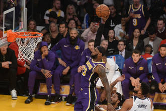 NBA-湖人险胜森林狼 詹姆斯战斧劈扣点燃全场