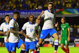 美洲杯-巴西3-0 库鸟双响激情庆祝