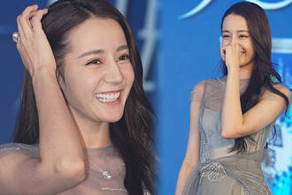 一向搞怪的热巴 如今害羞起来真让人没有抵抗力