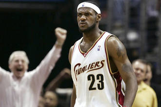 盘点NBA众星季后赛首秀 詹姆斯三双罗斯36分