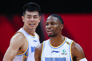 19:35播：深圳VS新疆 20时播：北京VS北控